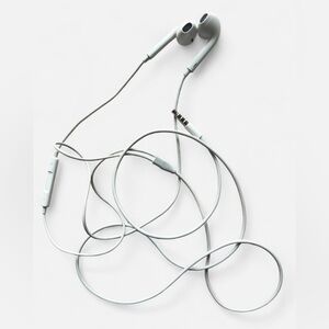 Apple Earphones with Remote and Mic for iPhone, iPod Touch, iPad (MB770G/A)